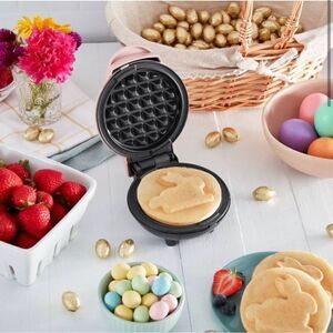 Dash Mini 4" Waffle Maker Non Stick  350 Watts pink bunny  Brand New!